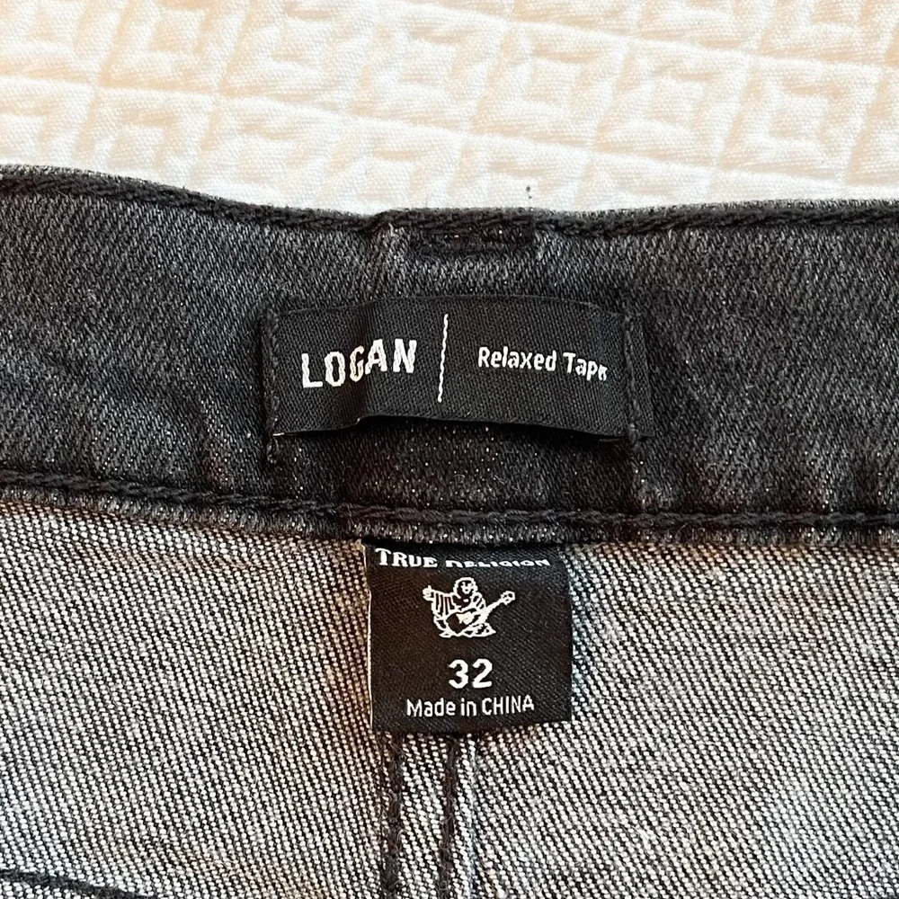 NWT True Religion Men’s Logan Relaxed Tapered Fit Black Distressed Jeans Size 32